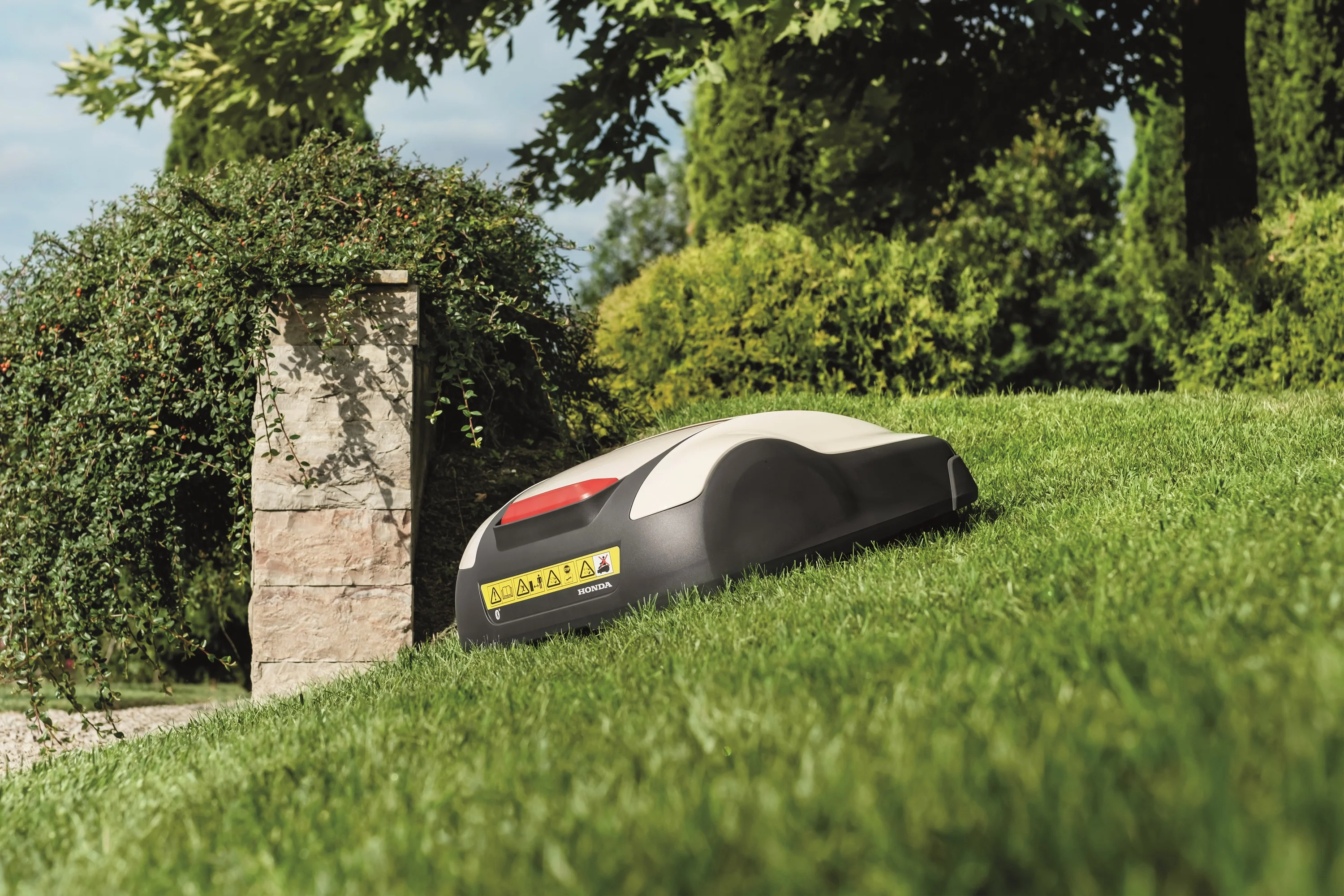 Honda HRM1000 Miimo Robotic Mower - Image 15