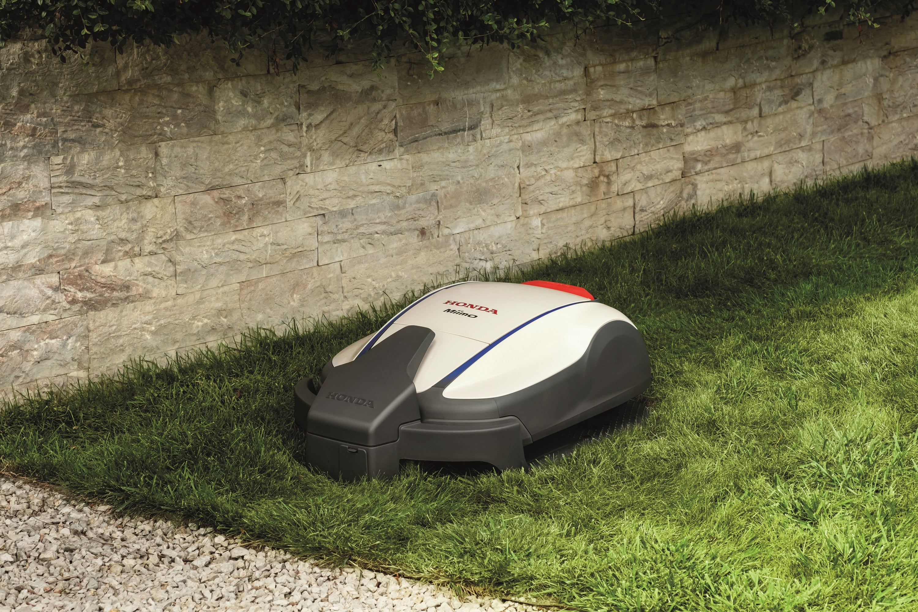 Honda HRM2500 Miimo Robotic Mower - Image 18