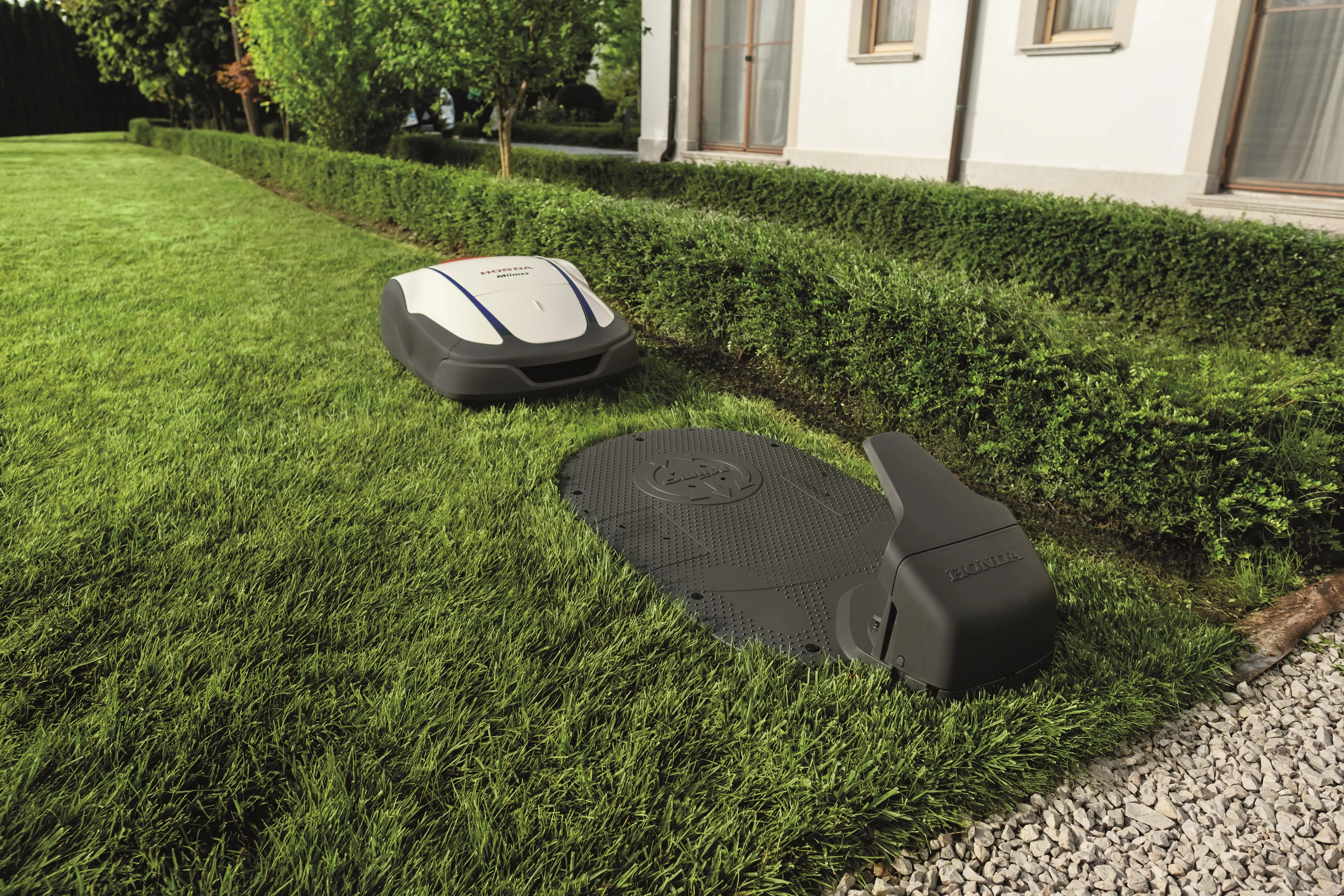 Honda HRM4000 LIVE Miimo Robotic Mower - Image 18