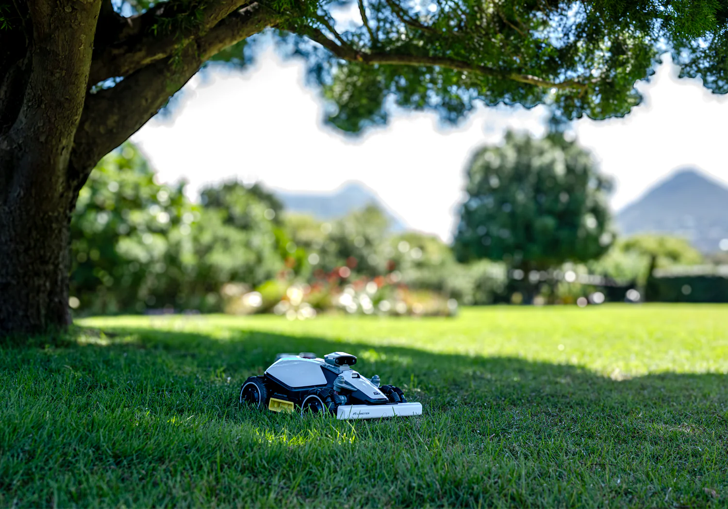 LUBA-MINI 1500m AWD ROBOTIC MOWER - Image 11