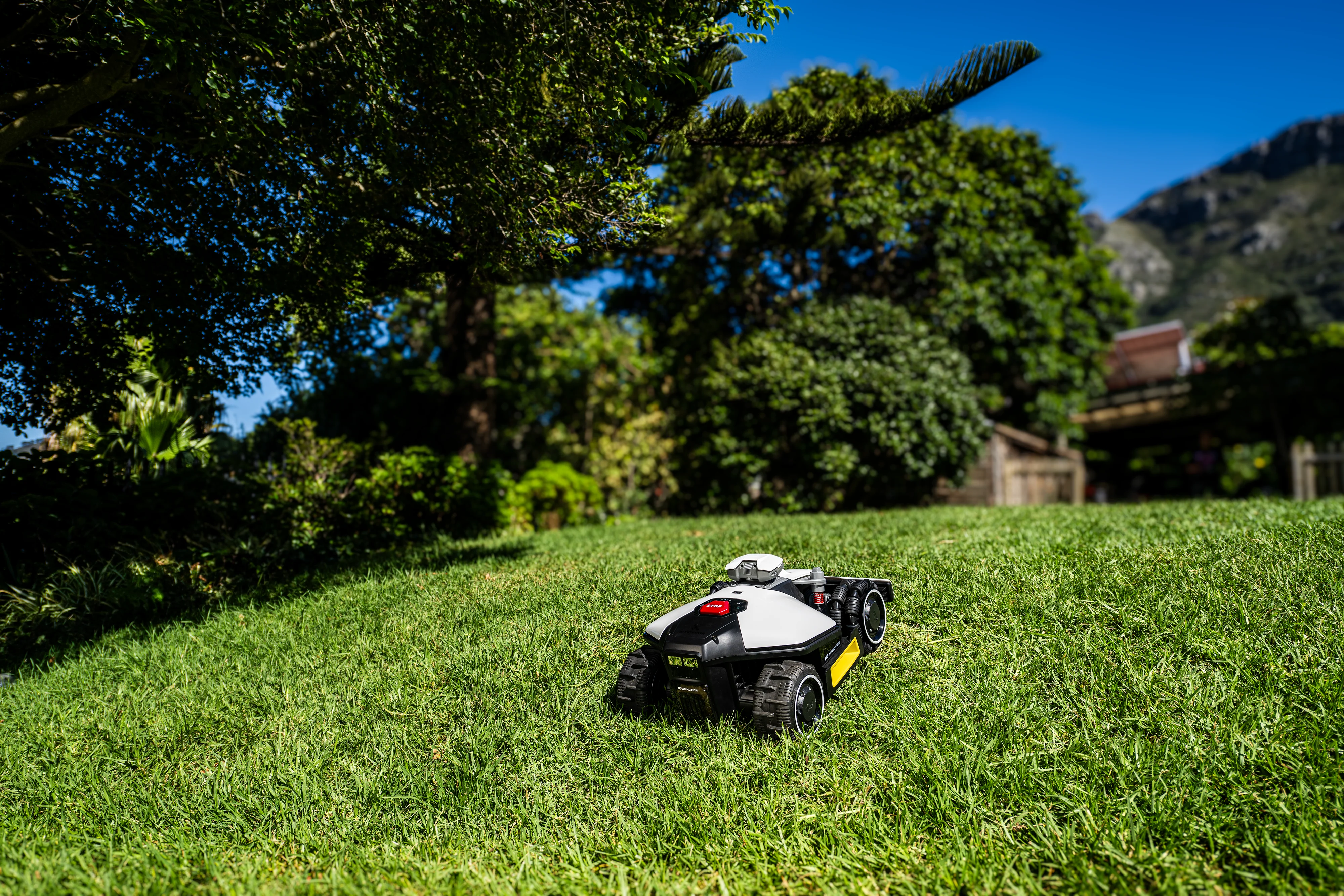 LUBA-MINI 1500m AWD ROBOTIC MOWER - Image 8